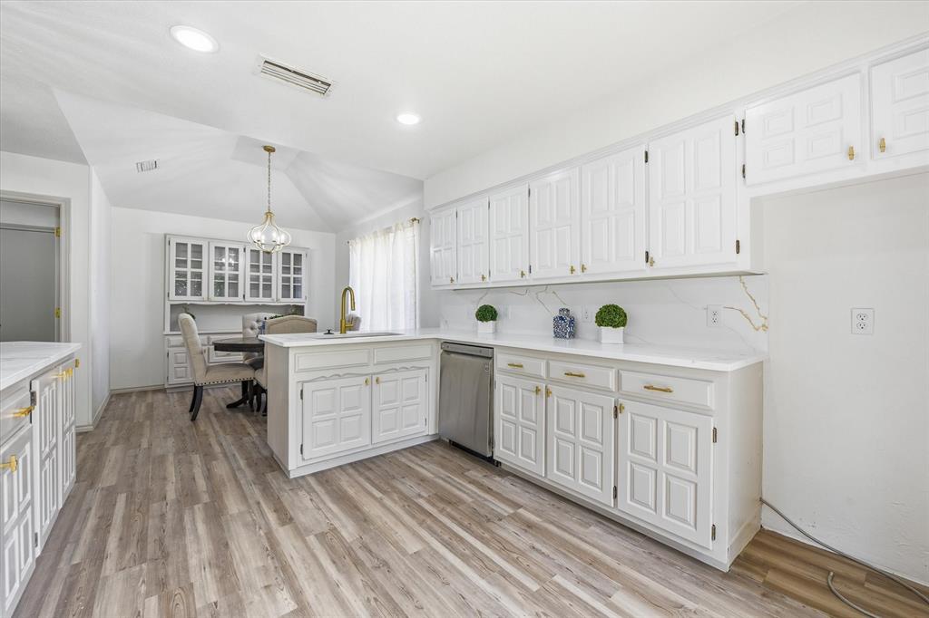 517 East Beady Road Arlington, TX 76006 - Photo 15 of 40