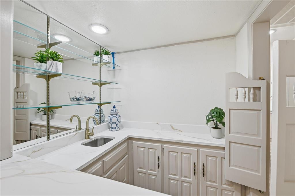 517 East Beady Road Arlington, TX 76006 - Photo 8 of 40