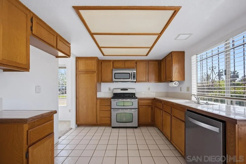 2304 North Apple Avenue Rialto, CA 92377 - Photo 11 of 33