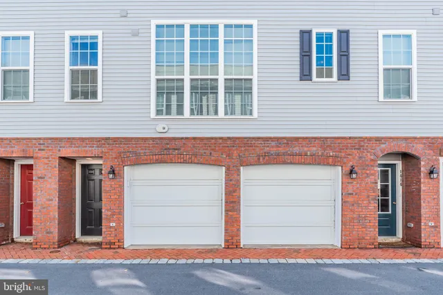 $2,350 | 1408 Ann Lane, Mechanicsburg, PA 17055