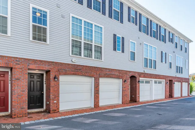 $2,350 | 1408 Ann Lane, Mechanicsburg, PA 17055