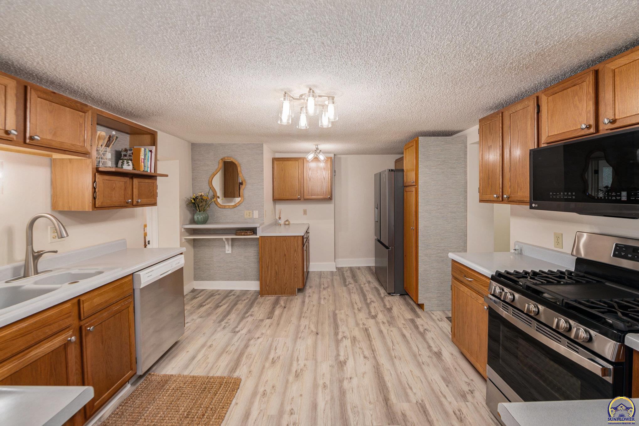 824 Northeast Collier Road Topeka, KS 66617 - Photo 19 of 51