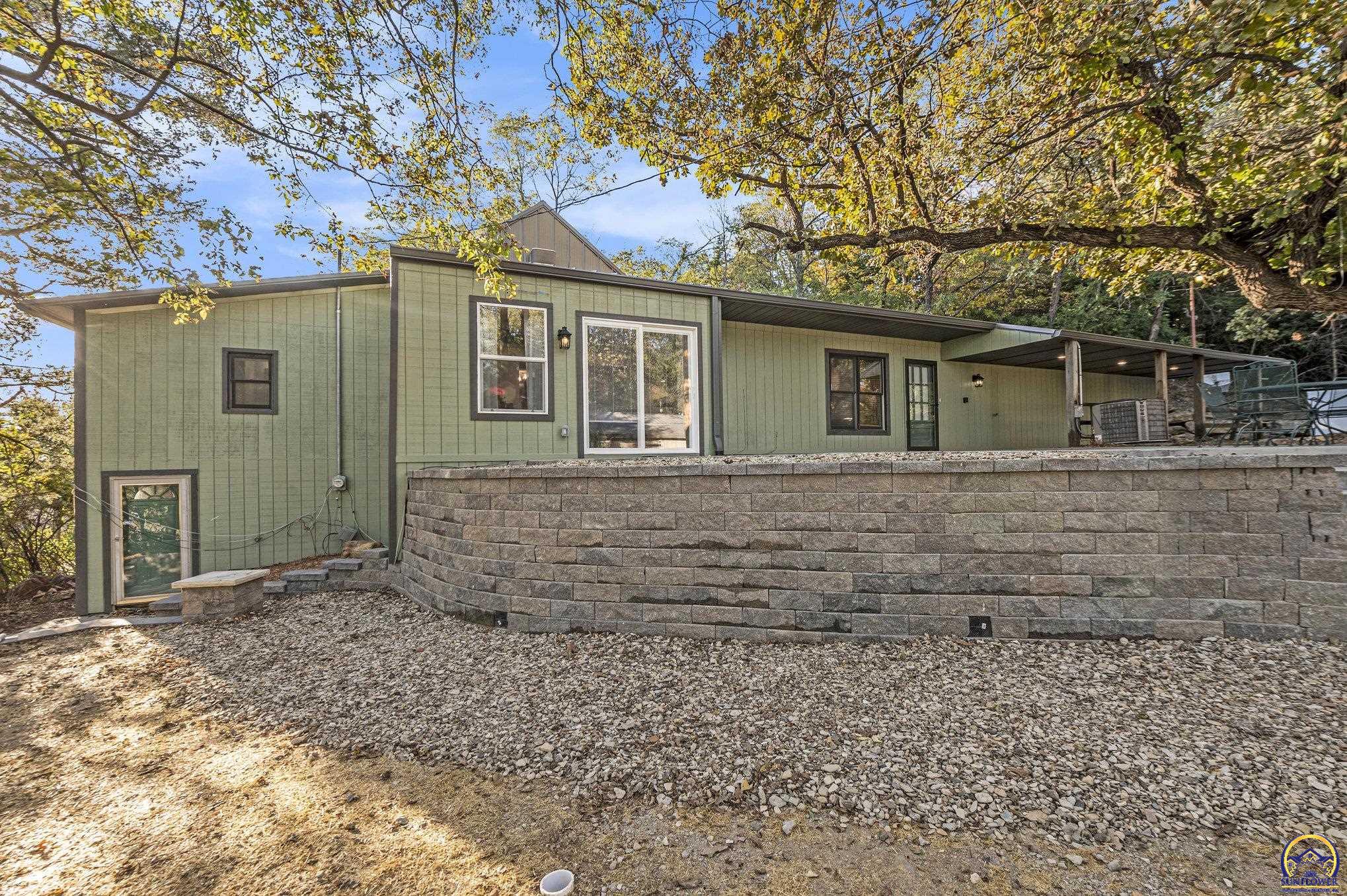 824 Northeast Collier Road Topeka, KS 66617 - Photo 2 of 51