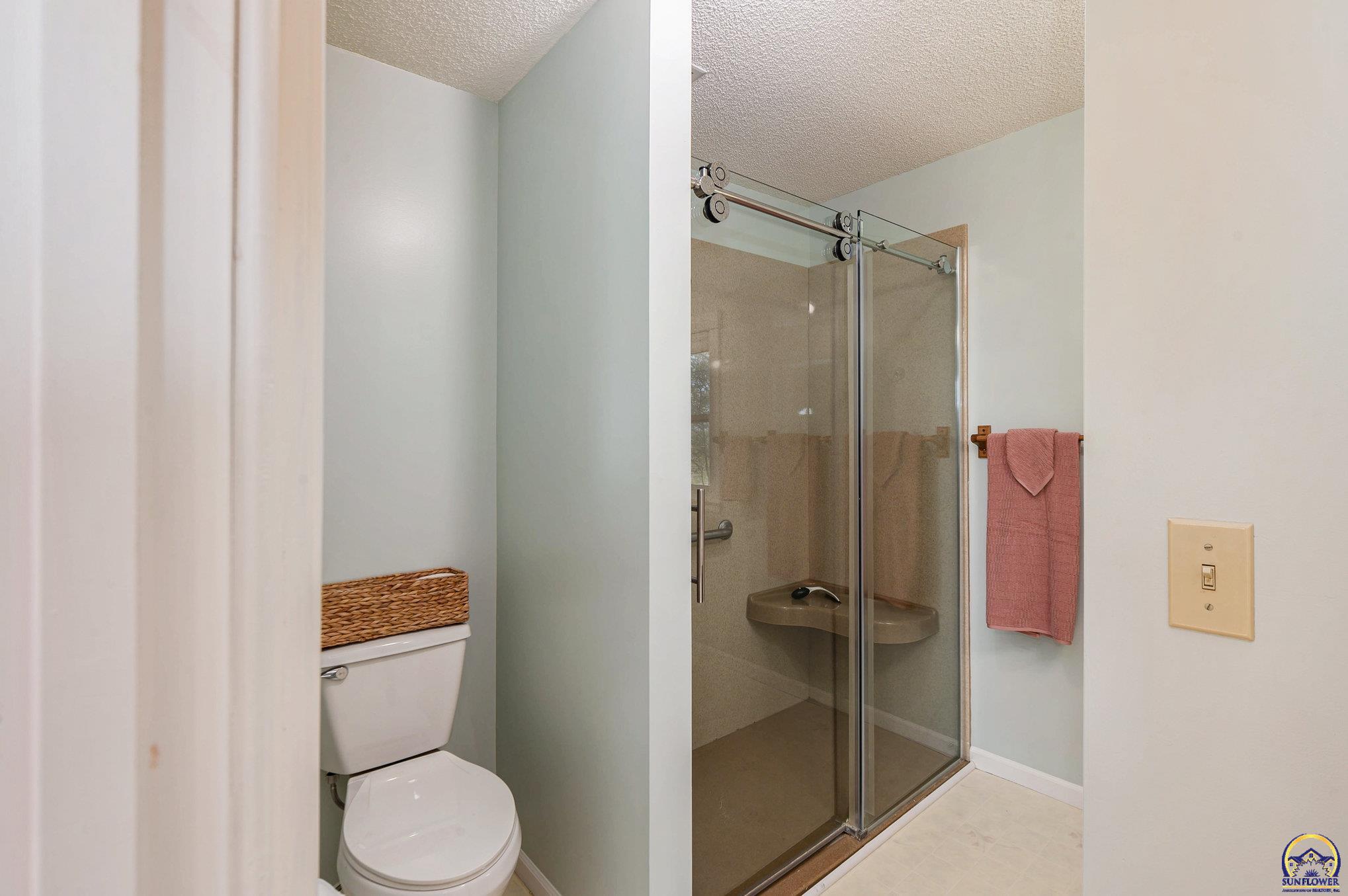 824 Northeast Collier Road Topeka, KS 66617 - Photo 23 of 51