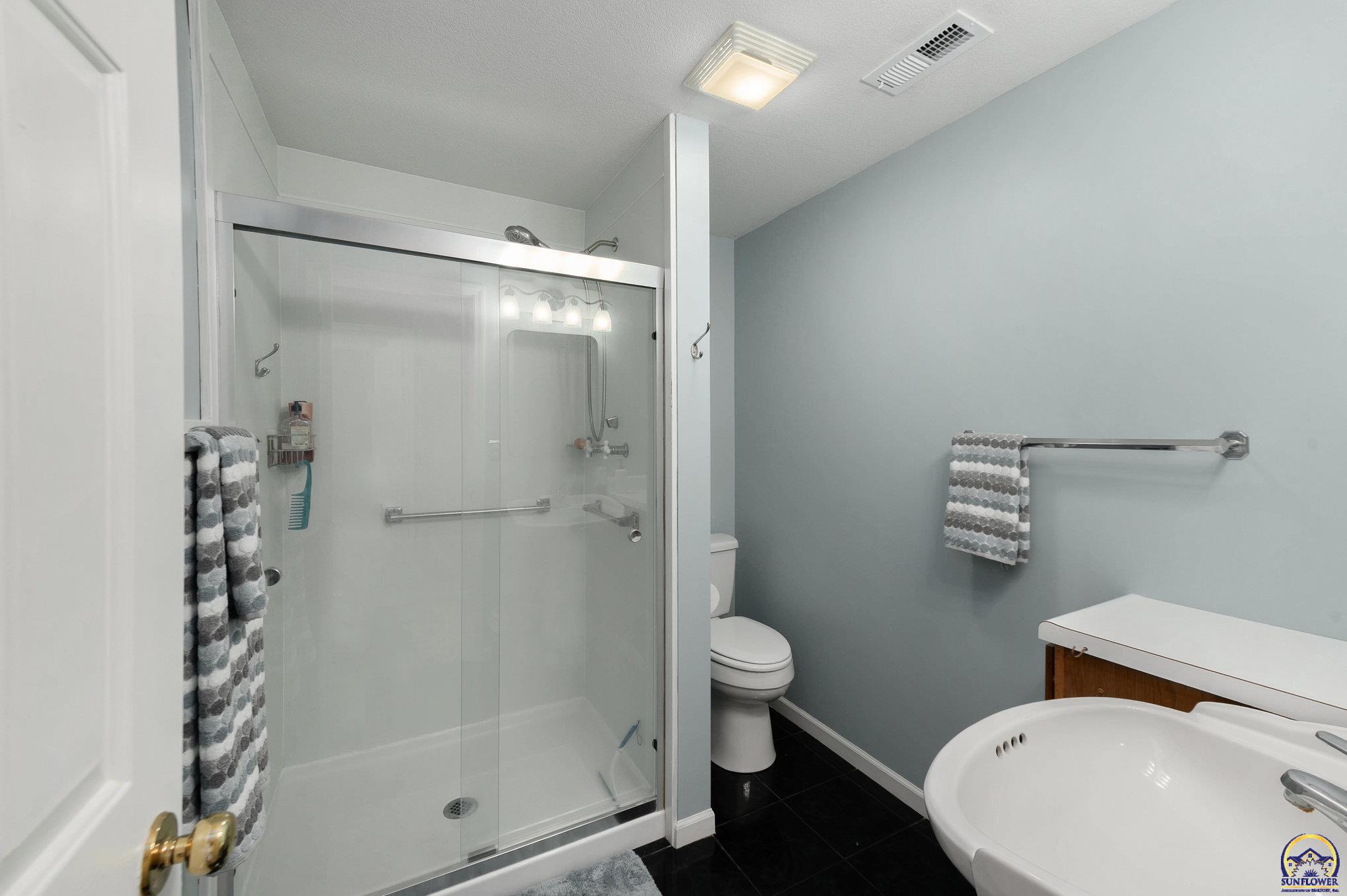 824 Northeast Collier Road Topeka, KS 66617 - Photo 31 of 51