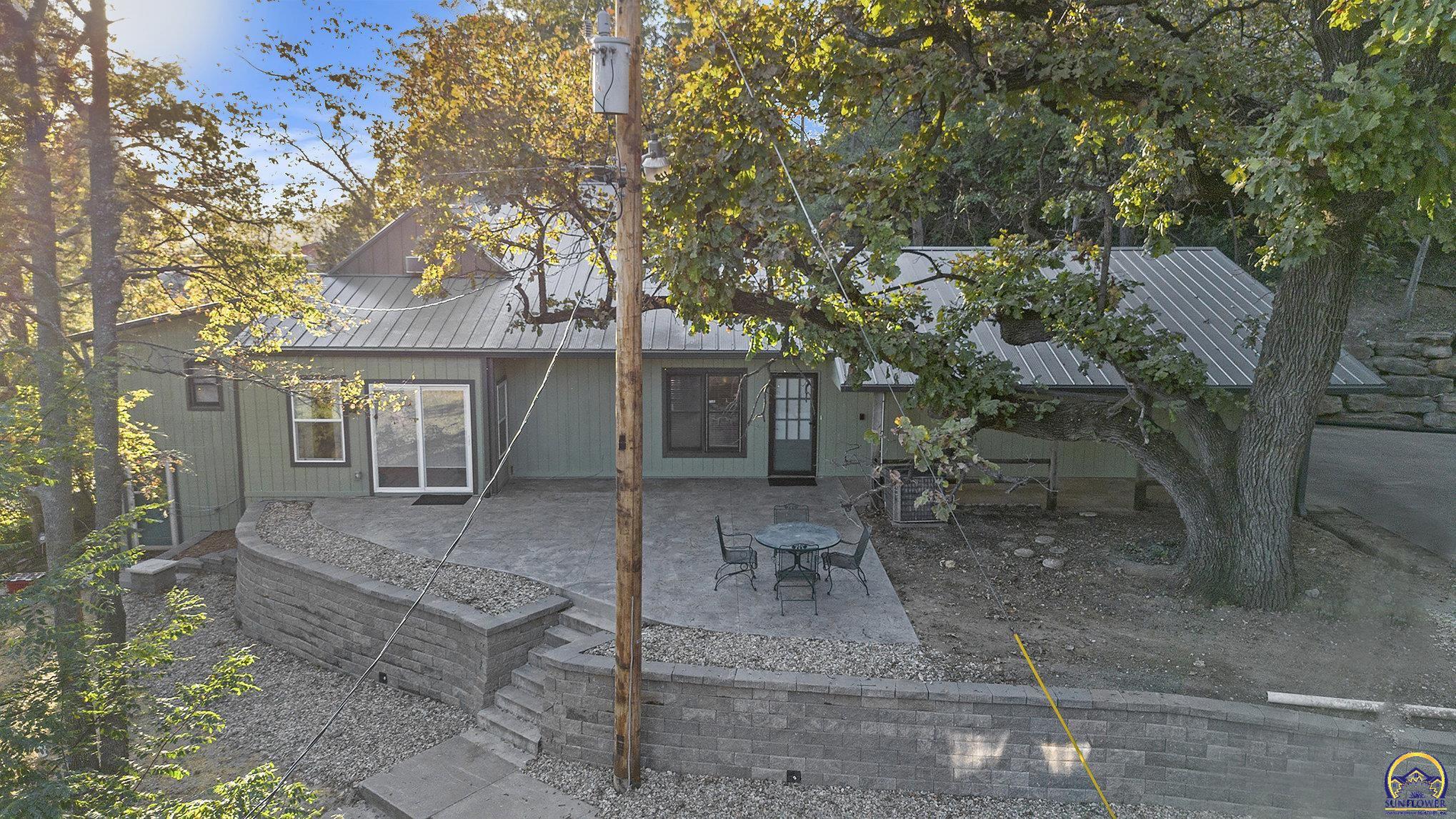 824 Northeast Collier Road Topeka, KS 66617 - Photo 4 of 51