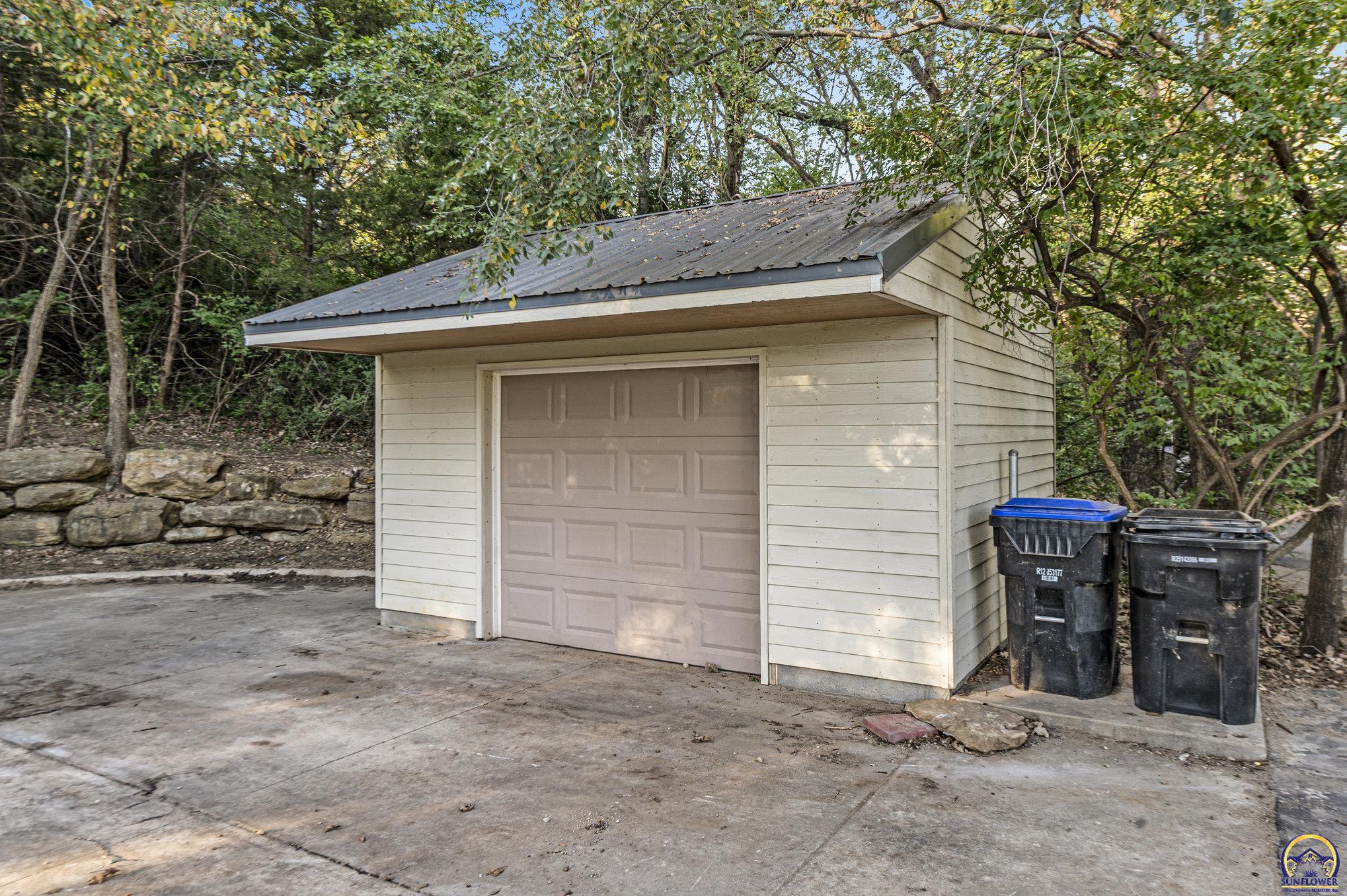 824 Northeast Collier Road Topeka, KS 66617 - Photo 42 of 51