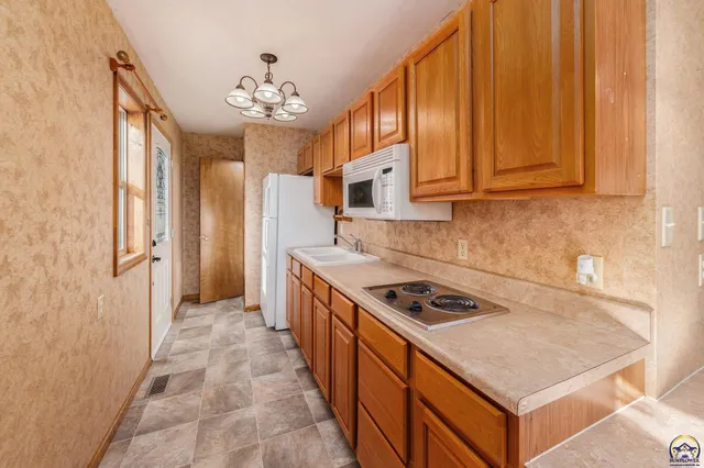 $489,000 | 824 Northeast Collier Road, Topeka, KS 66617