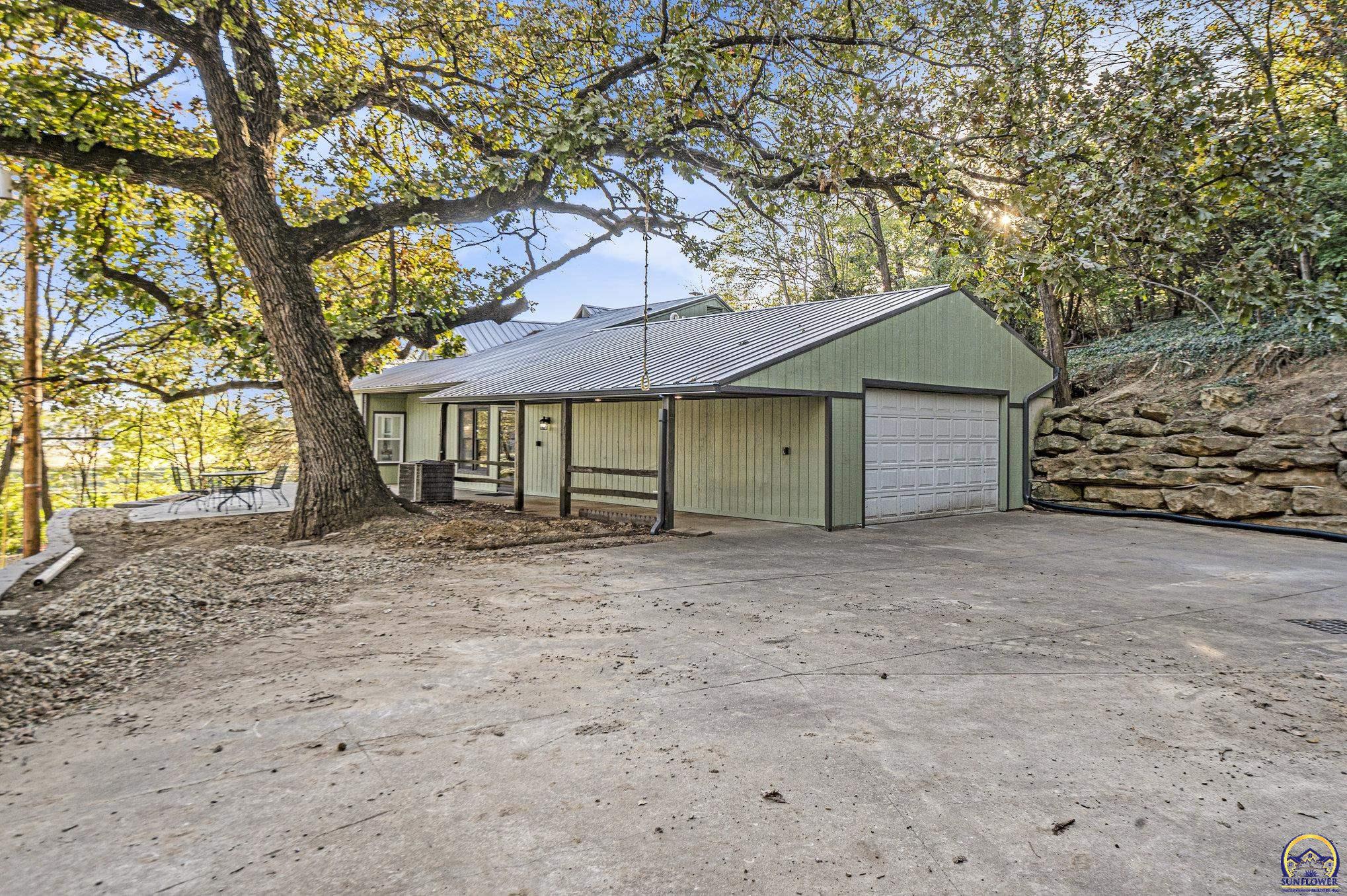 824 Northeast Collier Road Topeka, KS 66617 - Photo 5 of 51