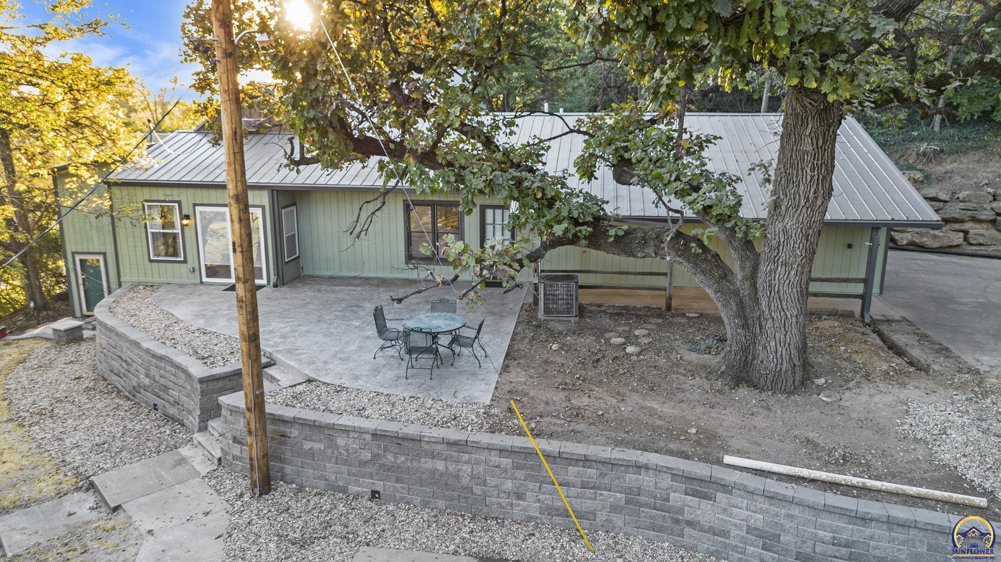 824 Northeast Collier Road Topeka, KS 66617 - Photo 8 of 51