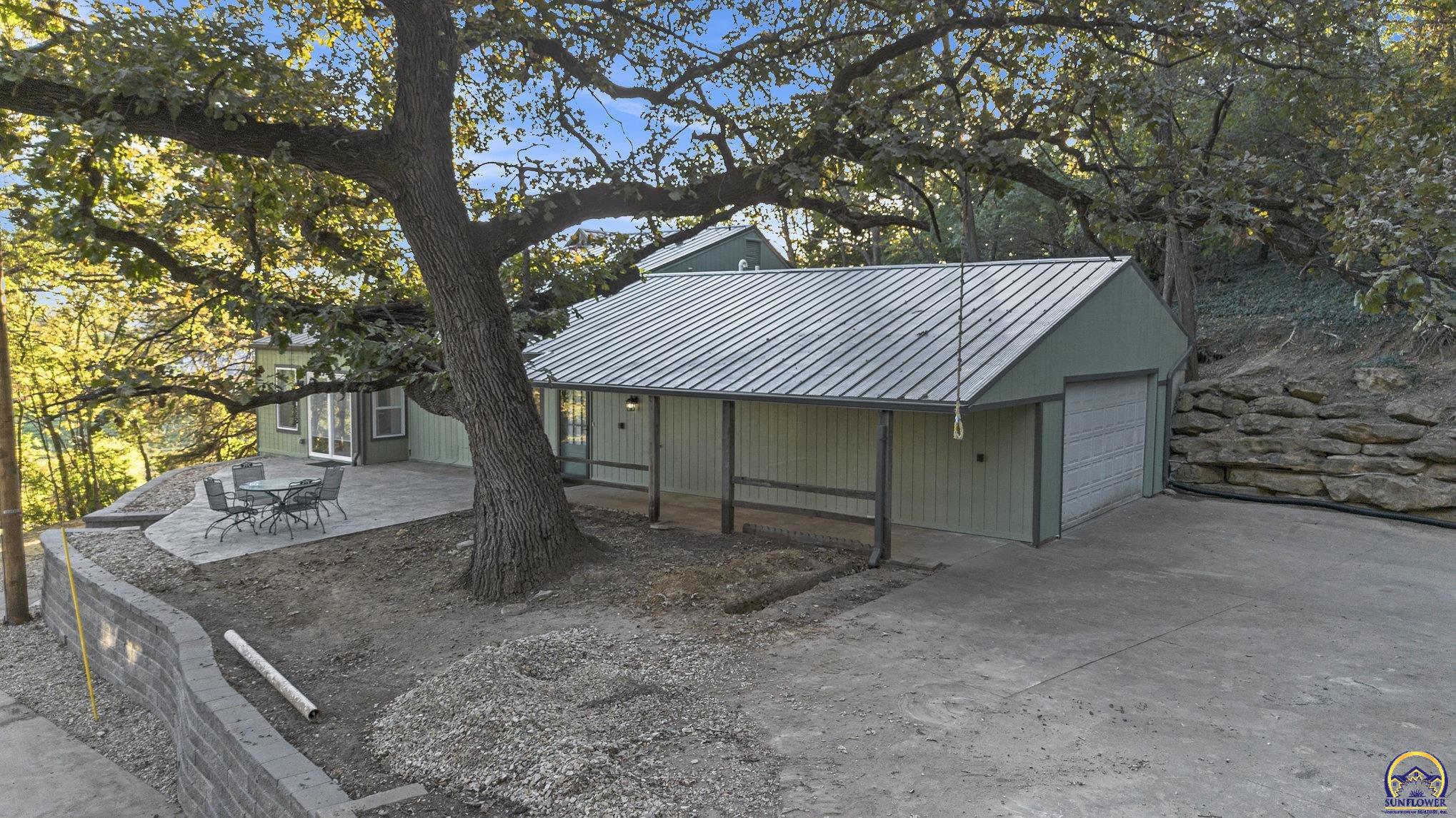 824 Northeast Collier Road Topeka, KS 66617 - Photo 9 of 51