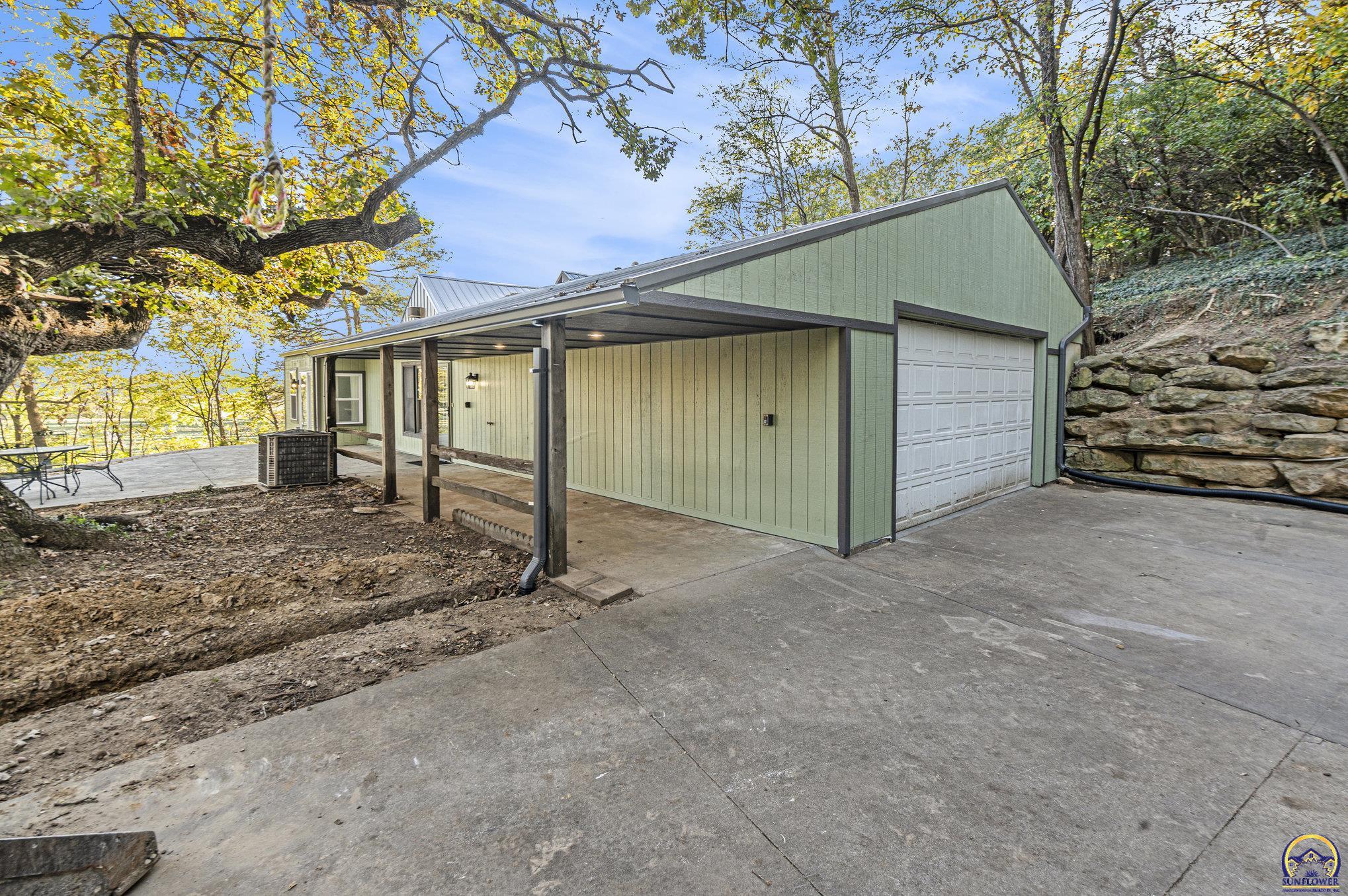 824 Northeast Collier Road Topeka, KS 66617 - Photo 10 of 51