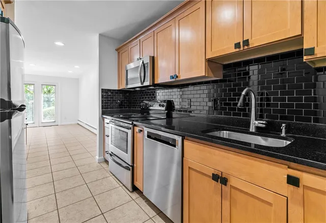 $895,000 | 189 Laurel Avenue, Unit 189, Providence, RI 02906