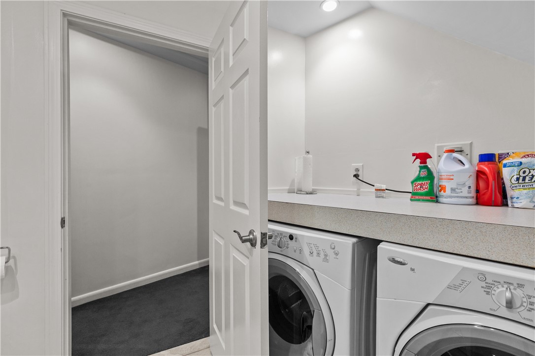 189 Laurel Avenue, Unit 189 Providence, RI 02906 - Photo 31 of 42 lower level bath