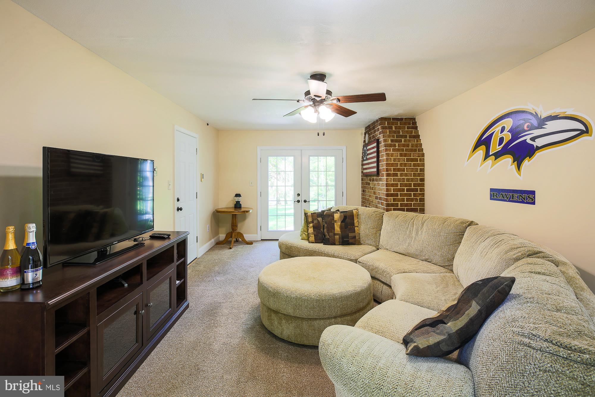 3743 Old Hanover Road Westminster, MD 21158 - Photo 18 of 37 Family Room