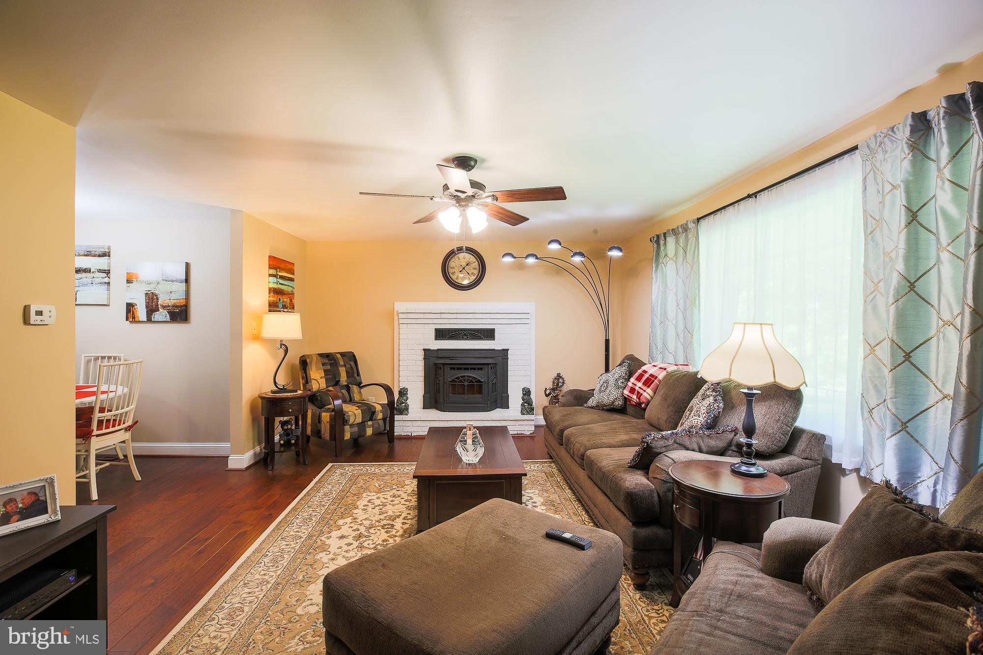 3743 Old Hanover Road Westminster, MD 21158 - Photo 6 of 37 Living Room