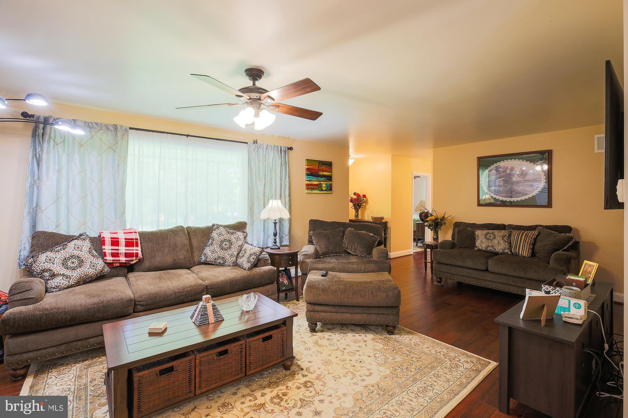 3743 Old Hanover Road Westminster, MD 21158 - Photo 7 of 37 Living Room