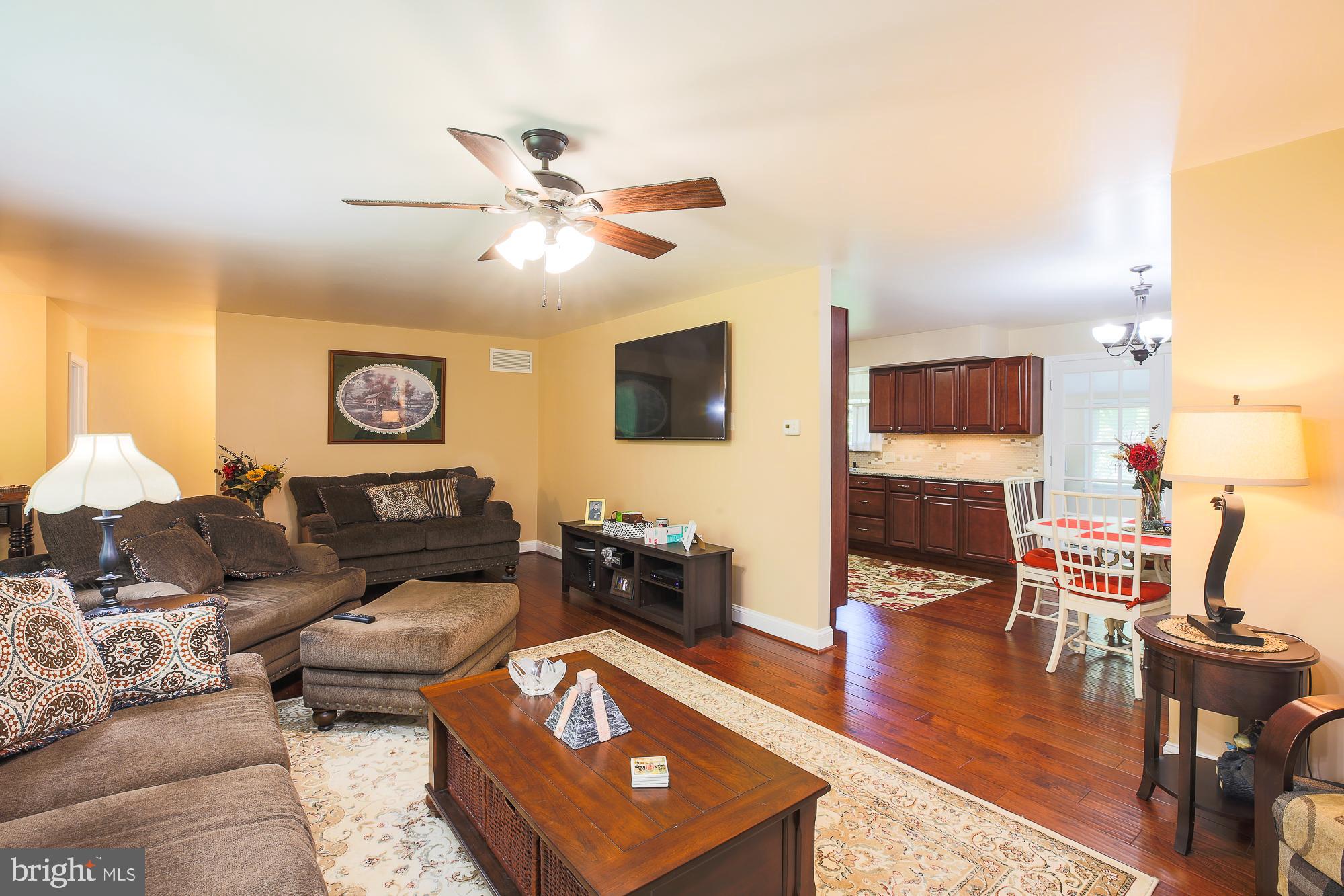 3743 Old Hanover Road Westminster, MD 21158 - Photo 8 of 37 Living Room