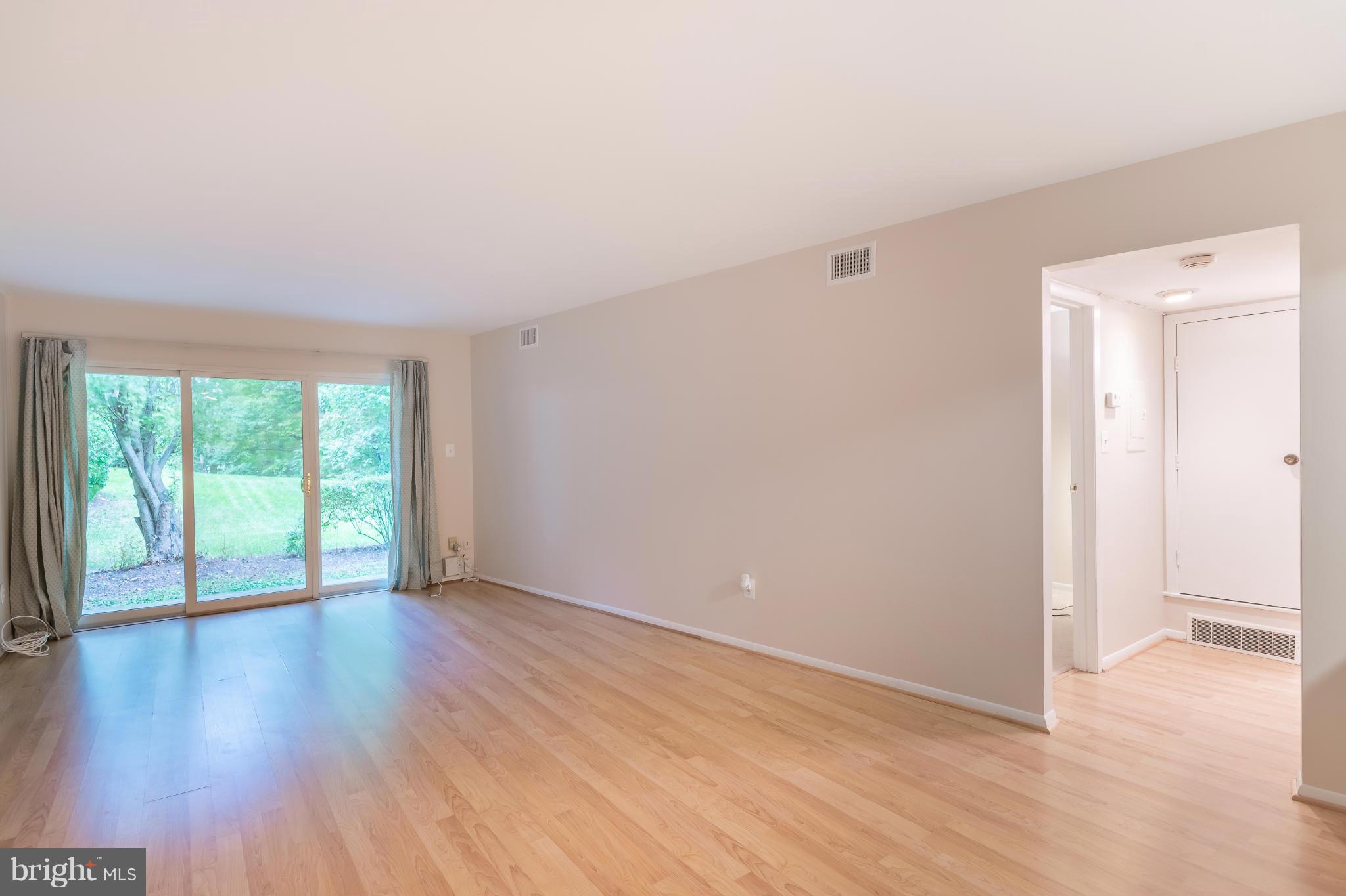 5810 Royal Ridge Drive, Unit N Springfield, VA 22152 - Photo 2 of 13 Living Room