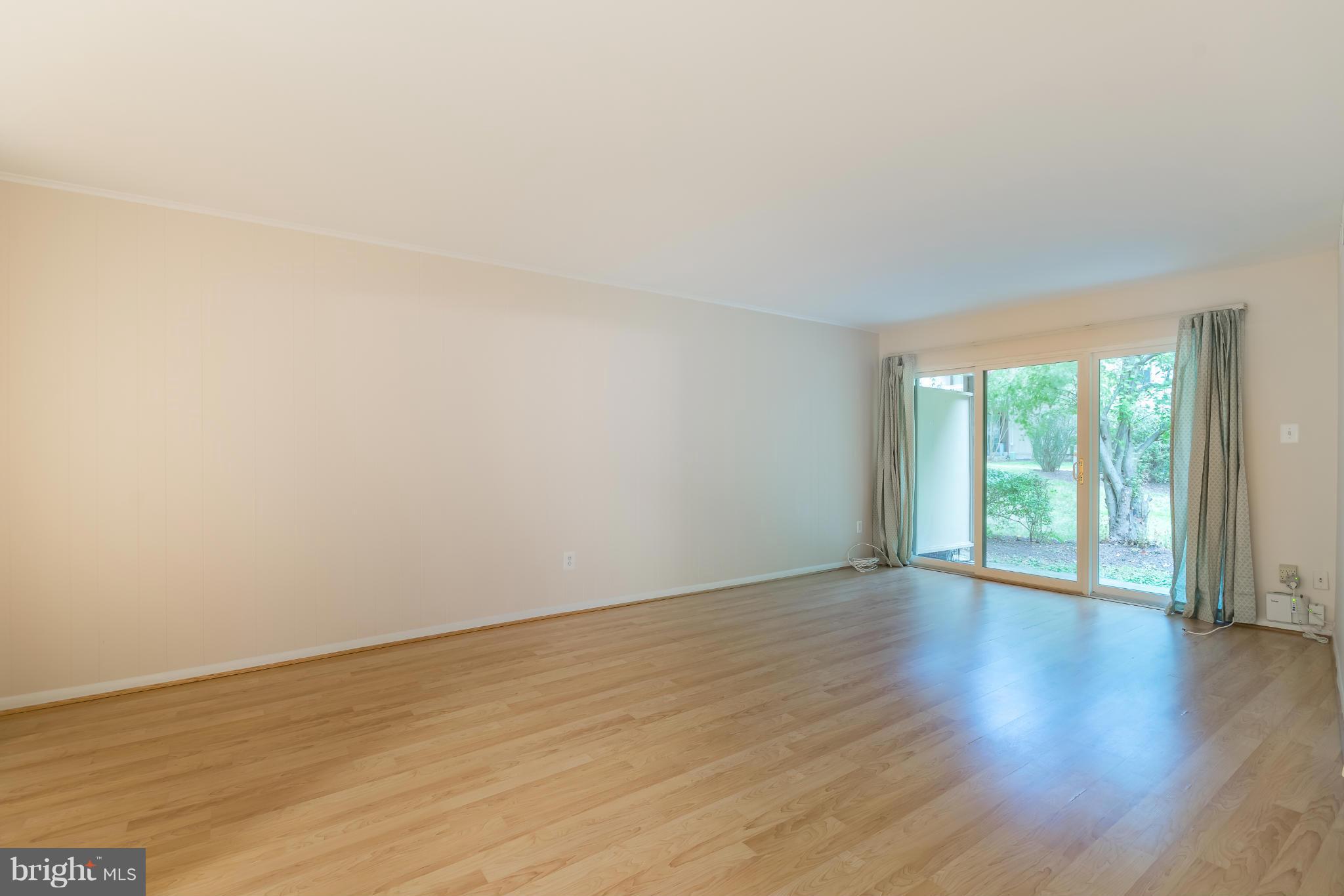 5810 Royal Ridge Drive, Unit N Springfield, VA 22152 - Photo 3 of 13 Living Room