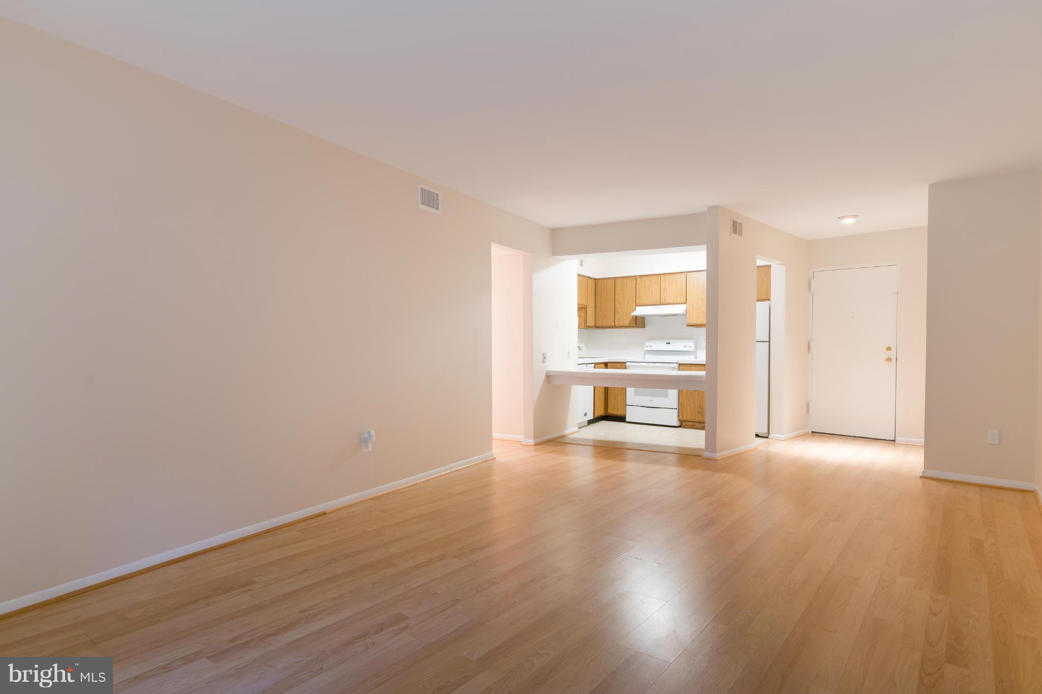 5810 Royal Ridge Drive, Unit N Springfield, VA 22152 - Photo 4 of 13 Interior (General)