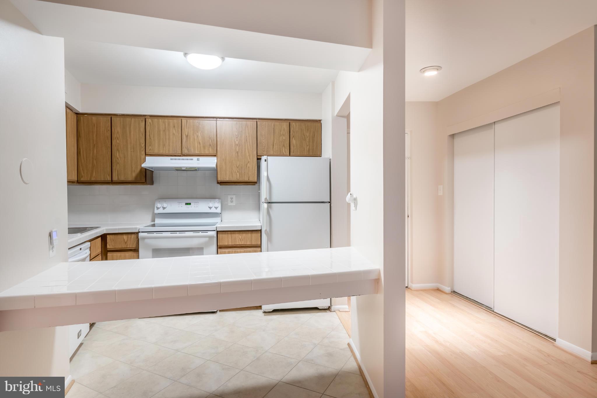 5810 Royal Ridge Drive, Unit N Springfield, VA 22152 - Photo 6 of 13 Kitchen