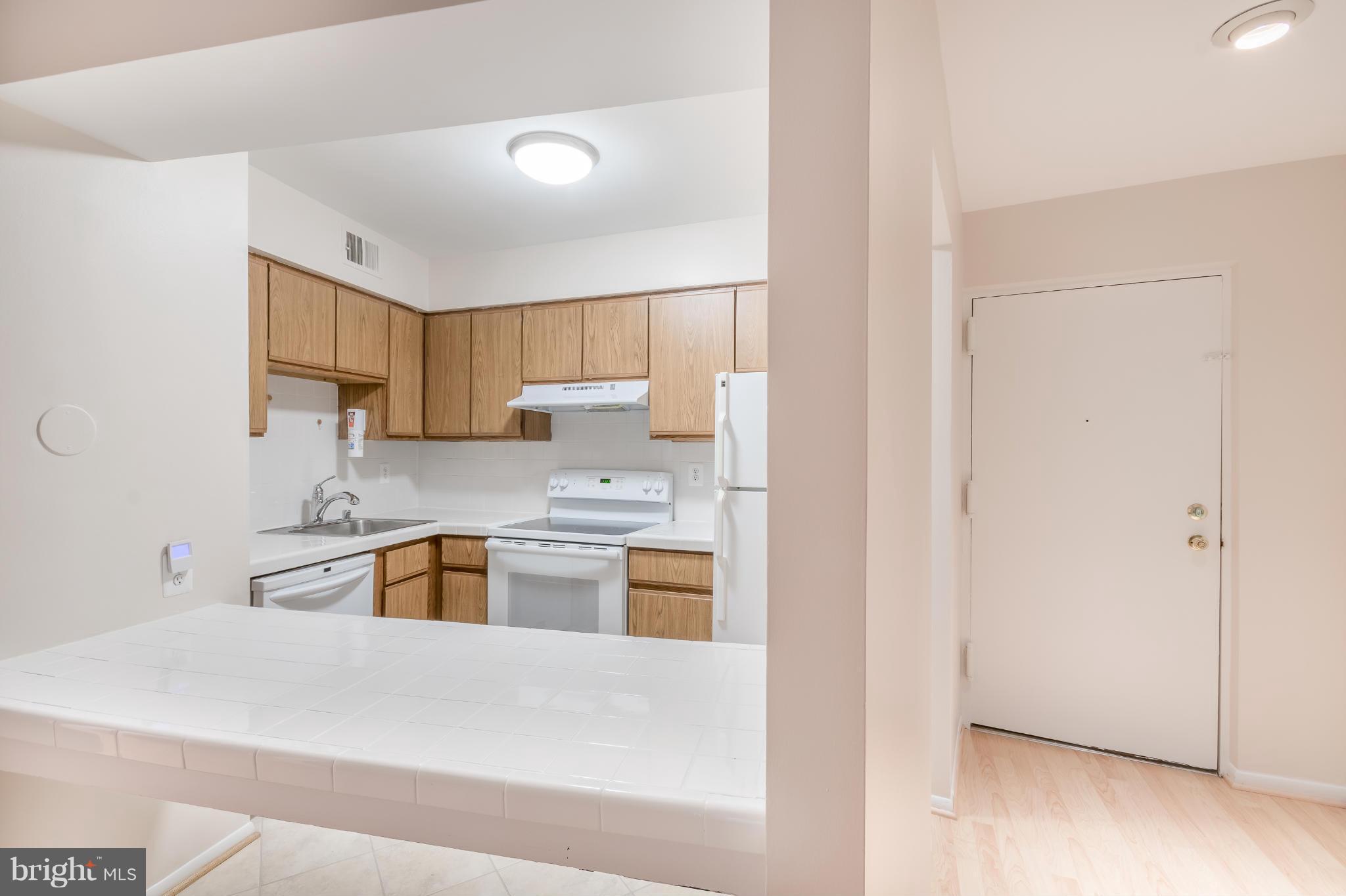 5810 Royal Ridge Drive, Unit N Springfield, VA 22152 - Photo 7 of 13 Kitchen