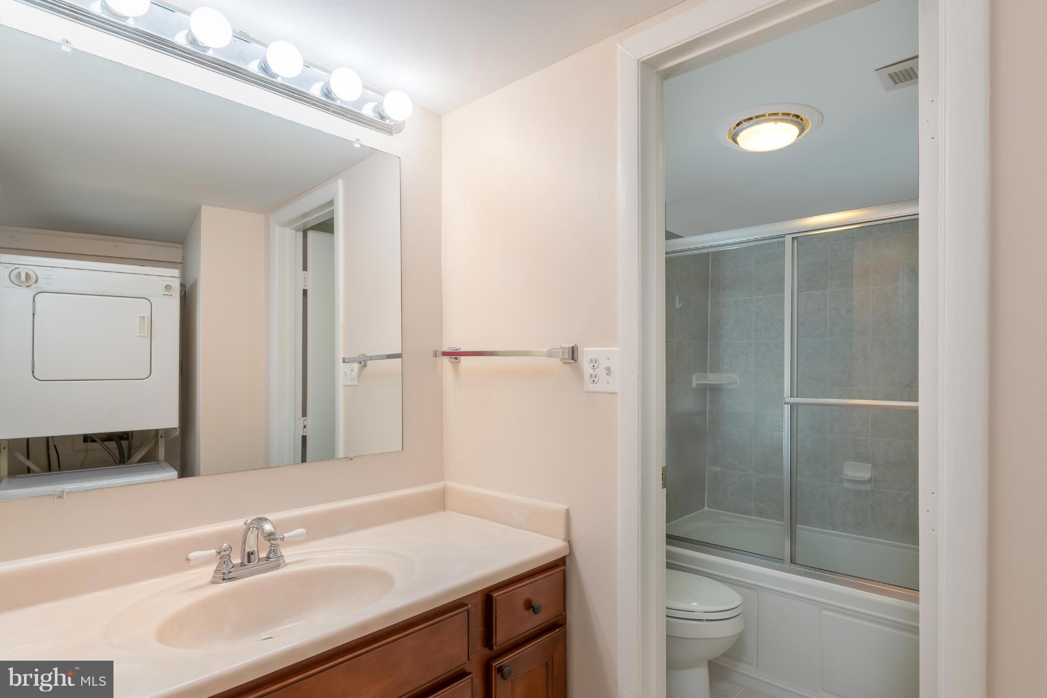 5810 Royal Ridge Drive, Unit N Springfield, VA 22152 - Photo 9 of 13 Bath (Master)