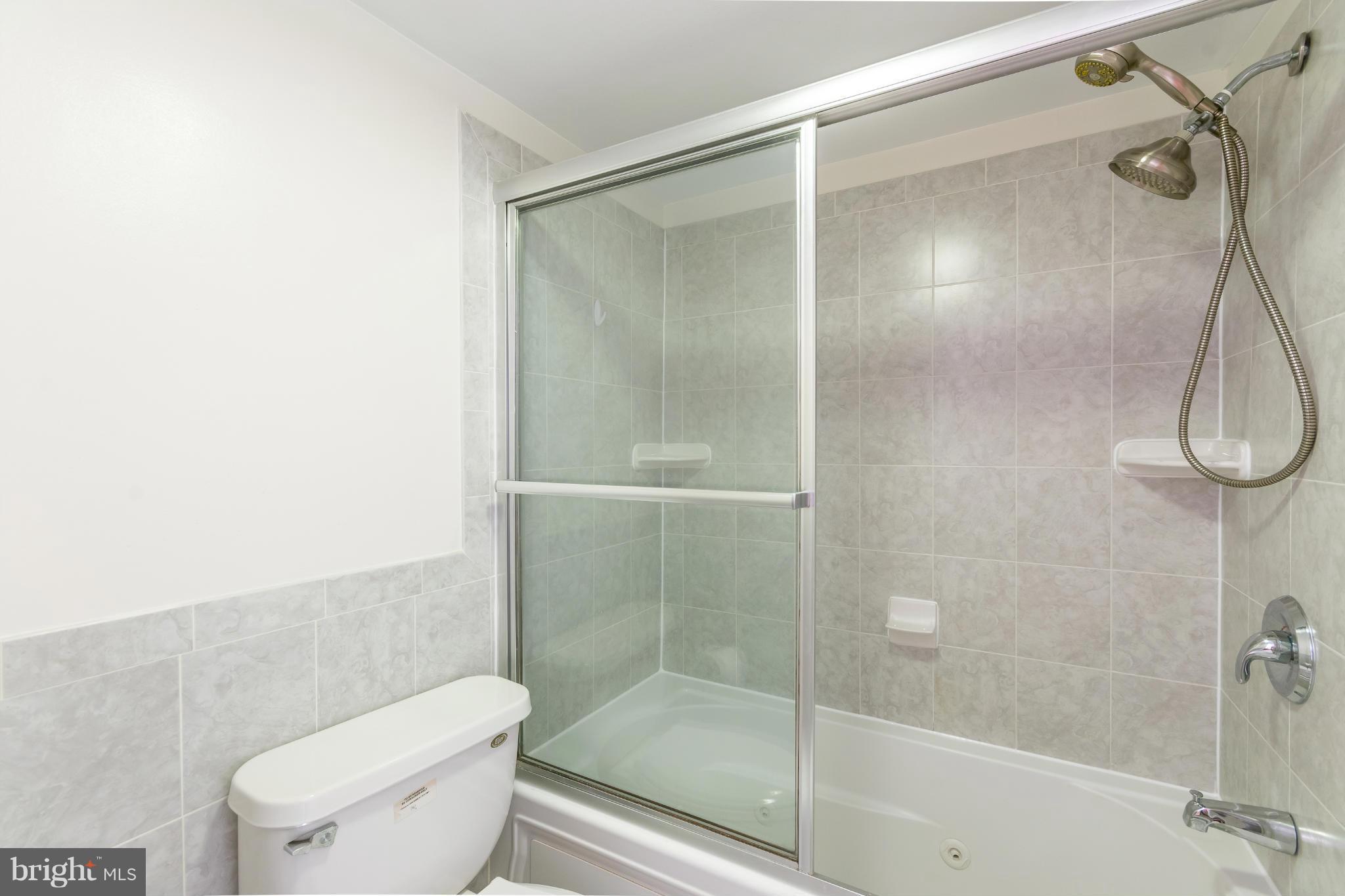 5810 Royal Ridge Drive, Unit N Springfield, VA 22152 - Photo 10 of 13 Bath (Master)