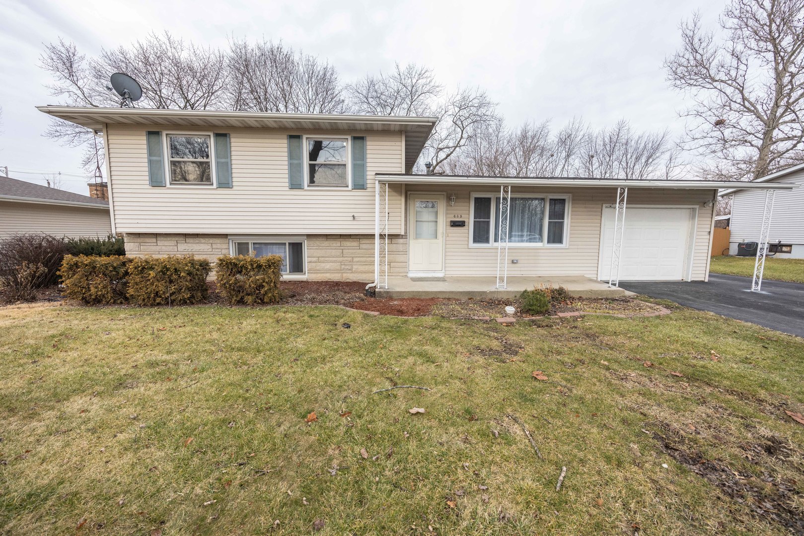 609 Westnedge Road Joliet, IL 60435 - Photo 1 of 29 Gallery Image 1