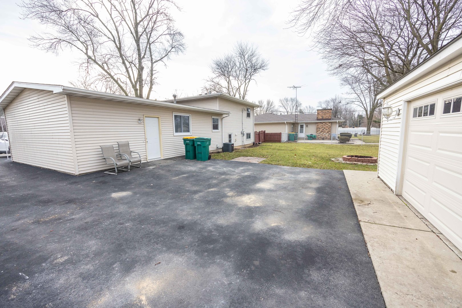 609 Westnedge Road Joliet, IL 60435 - Photo 26 of 29 Gallery Image 26