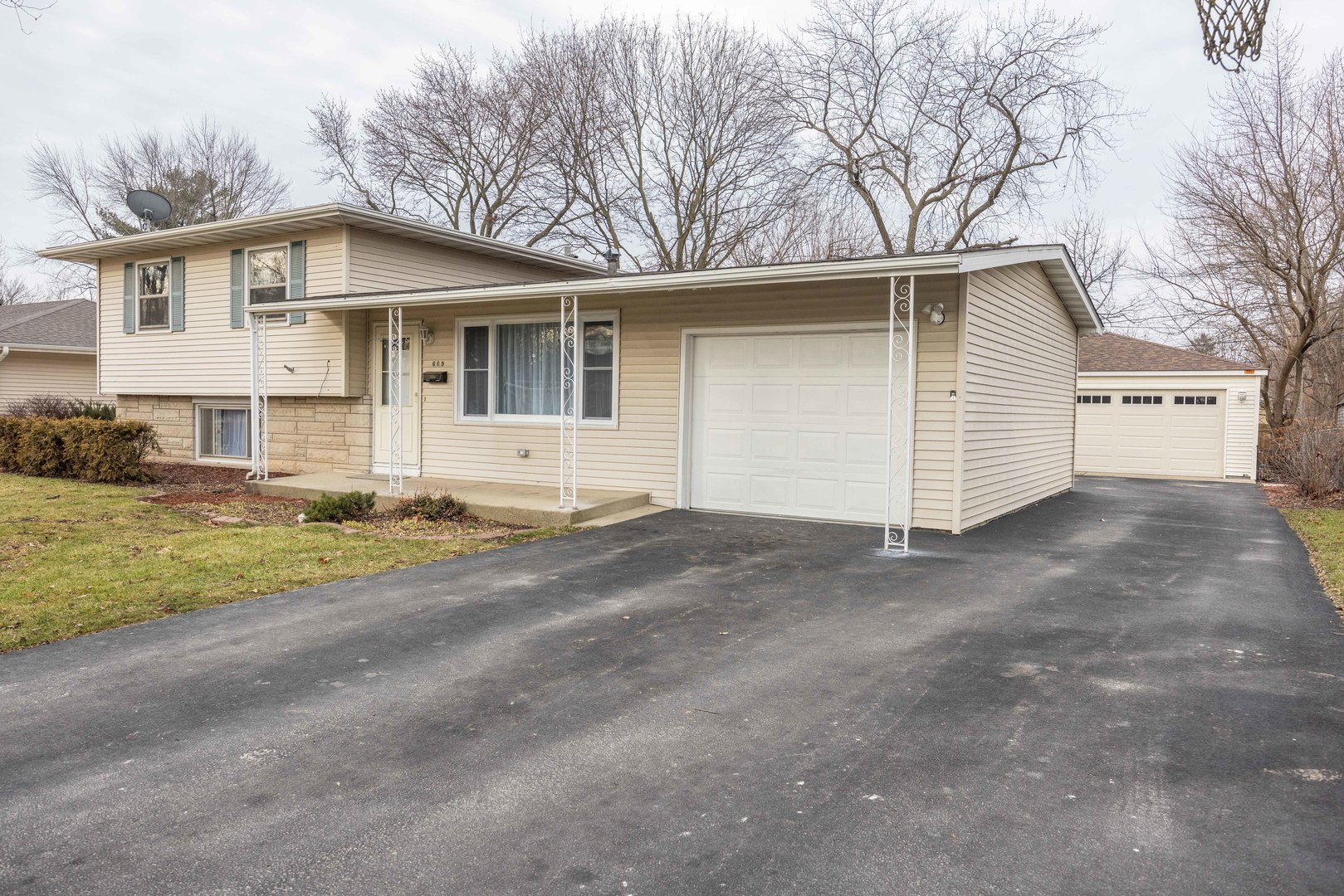 609 Westnedge Road Joliet, IL 60435 - Photo 27 of 29 Gallery Image 27