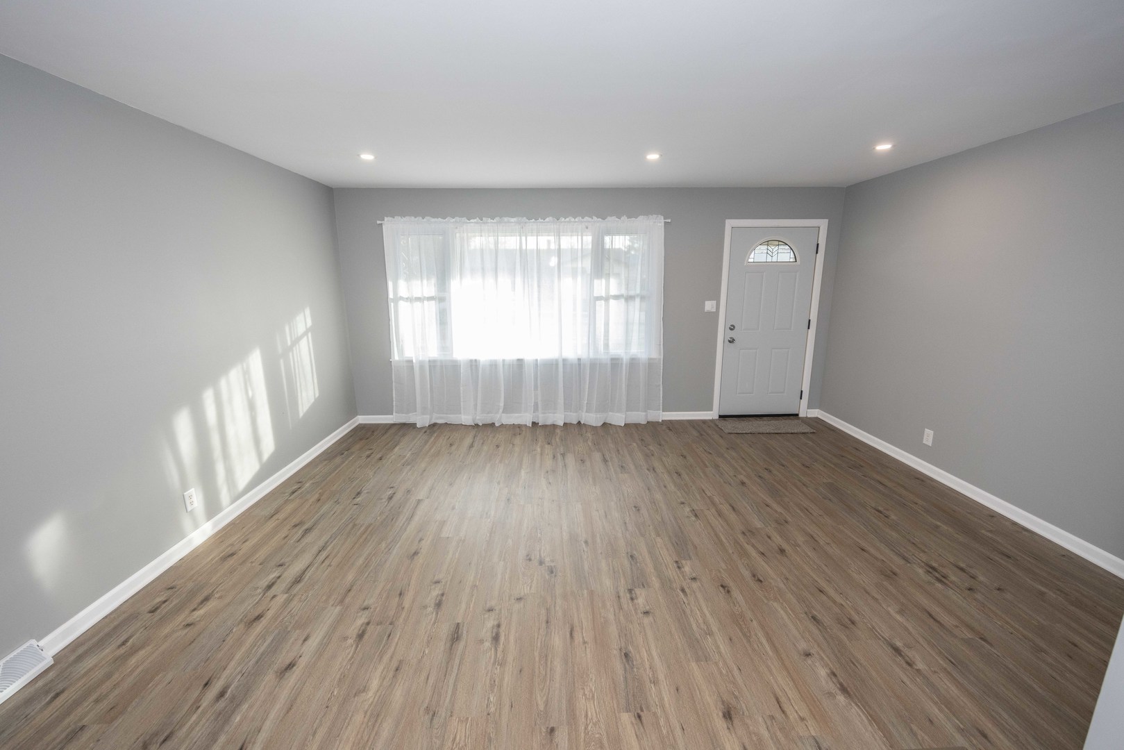 609 Westnedge Road Joliet, IL 60435 - Photo 3 of 29 Gallery Image 3