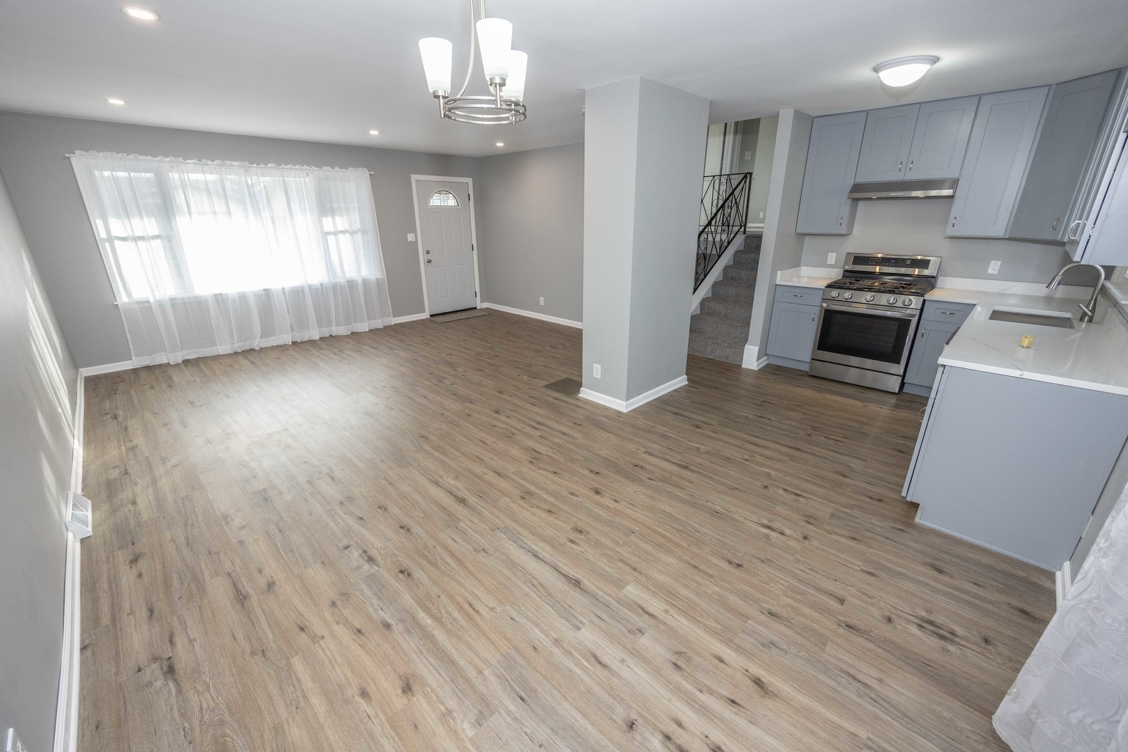 609 Westnedge Road Joliet, IL 60435 - Photo 6 of 29 Gallery Image 6