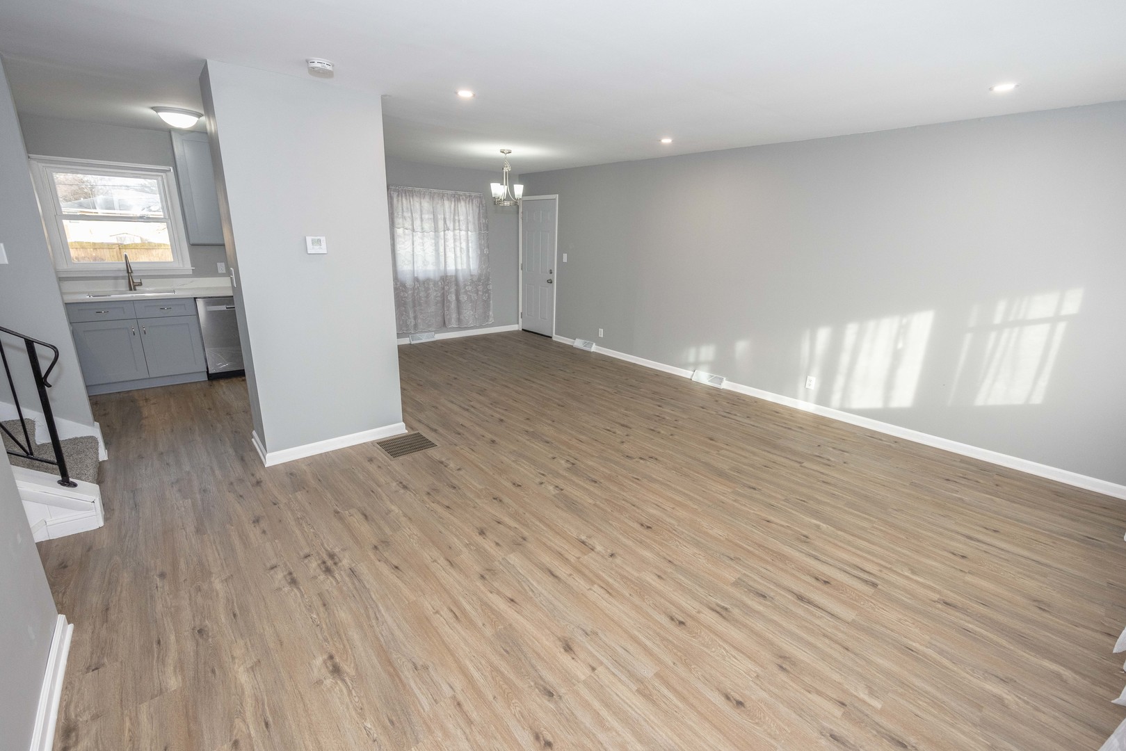 609 Westnedge Road Joliet, IL 60435 - Photo 8 of 29 Gallery Image 8