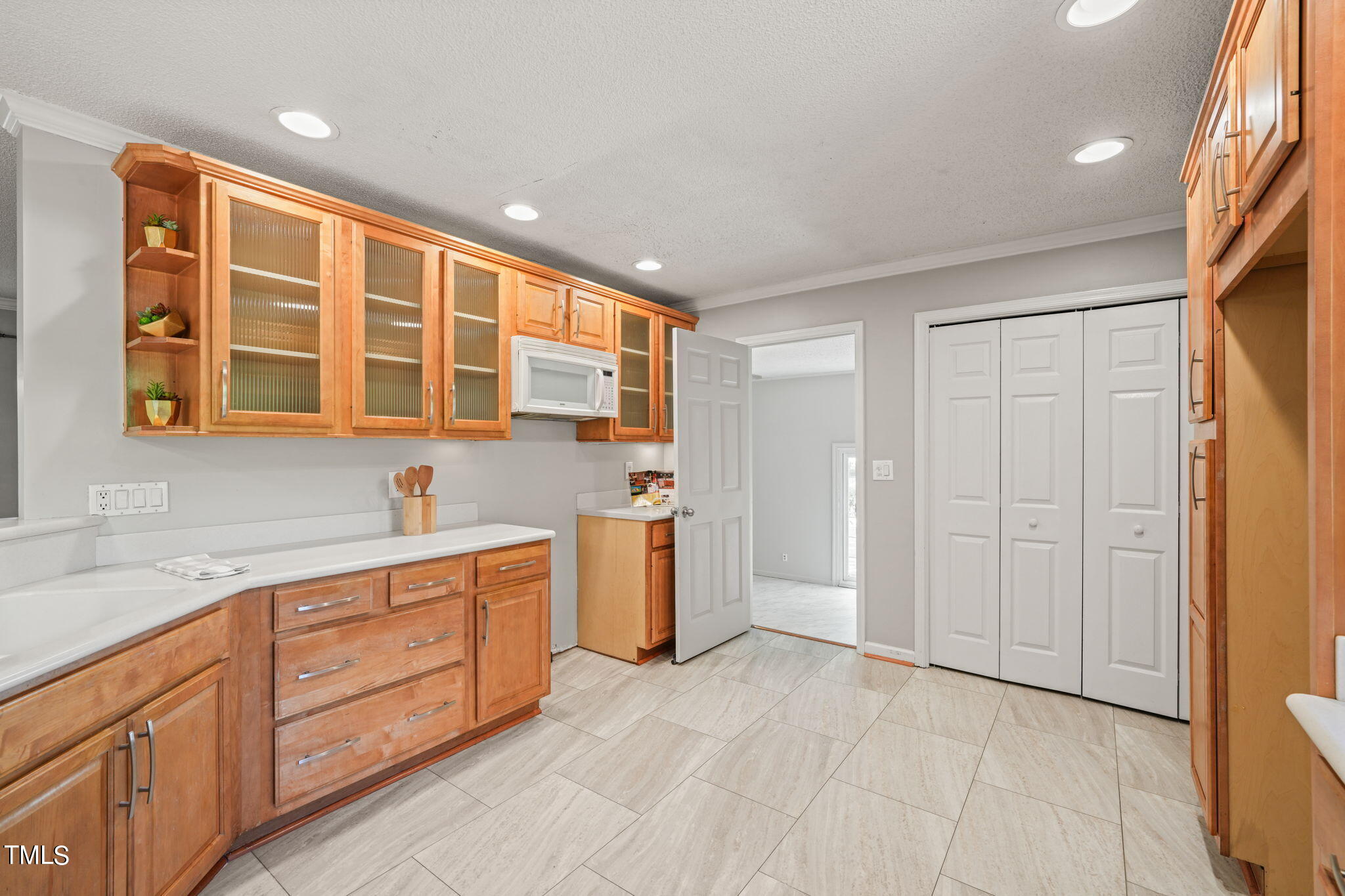 201 Southeast Maynard Road Cary, NC 27511 - Photo 18 of 51 34-web-or-mls-DSC06625