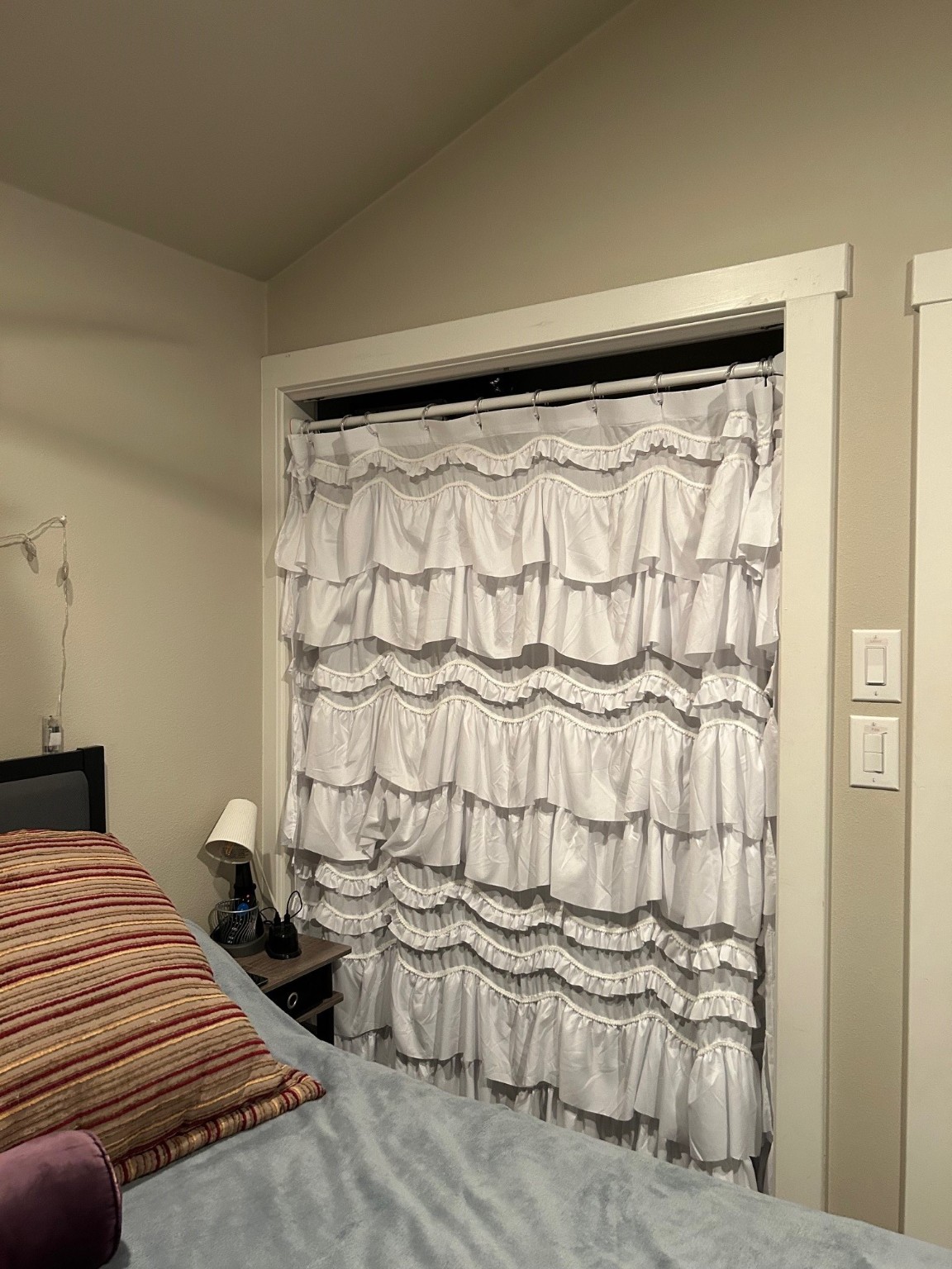 12922 Longstreet Road, Unit L10 Willis, TX 77318 - Photo 12 of 21 a bedroom with a bed and a shower curtain