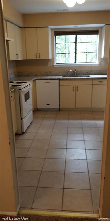 29535 Pine Ridge Circle, Unit 10 Farmington, MI 48331 - Photo 10 of 43
