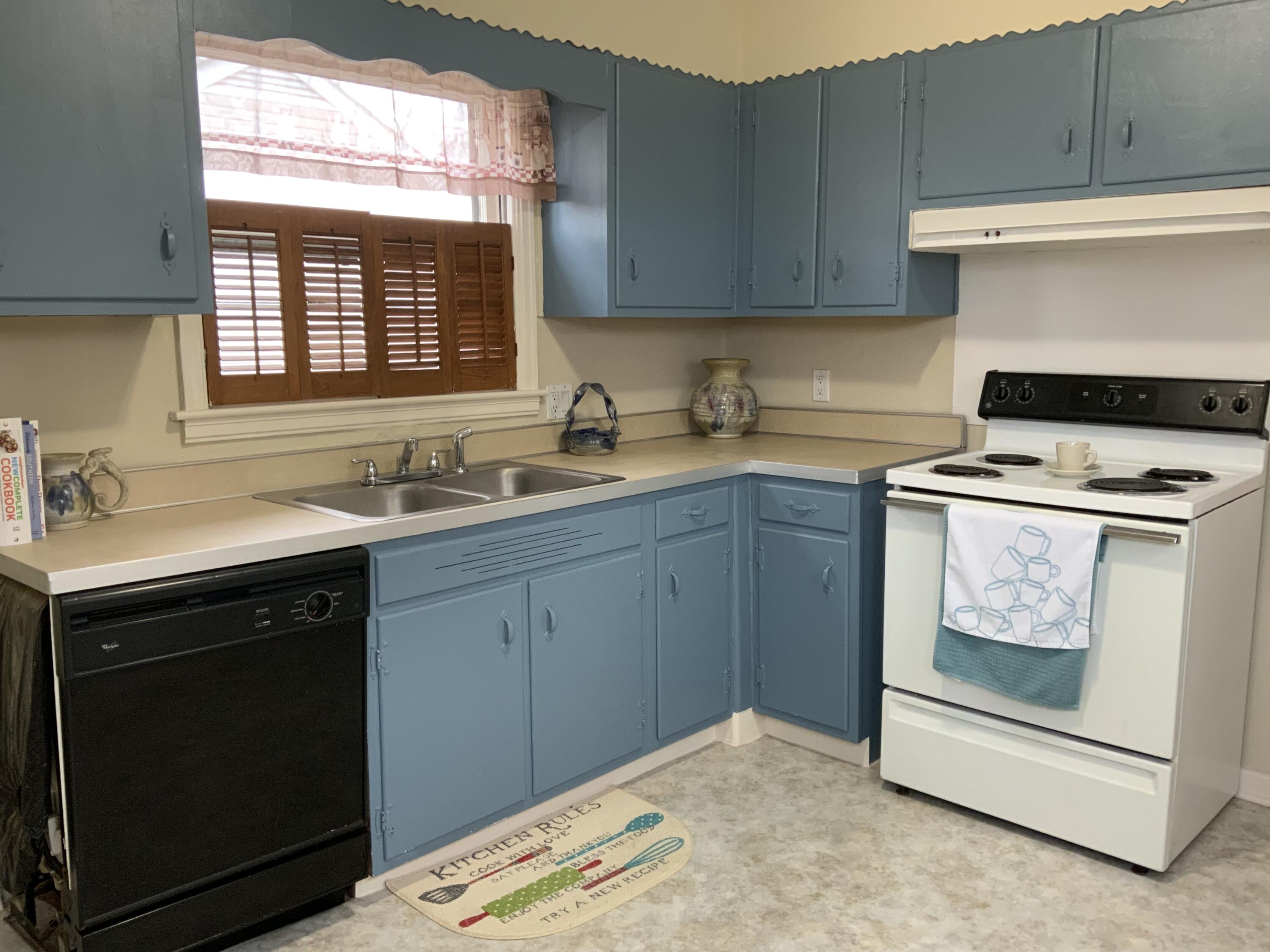1618 South Rugby Place Chattanooga, TN 37412 - Photo 5 of 19 59592117-A7F4-4C09-AA06-AFA3C9E6B7B4