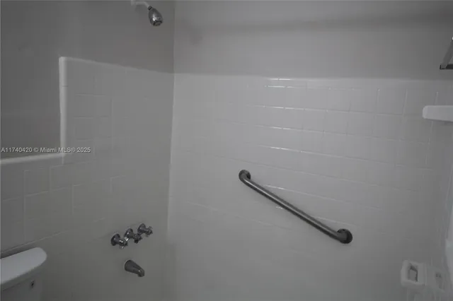 $1,450 | 301 Sharar Avenue, Unit 4, Opa-Locka, FL 33054