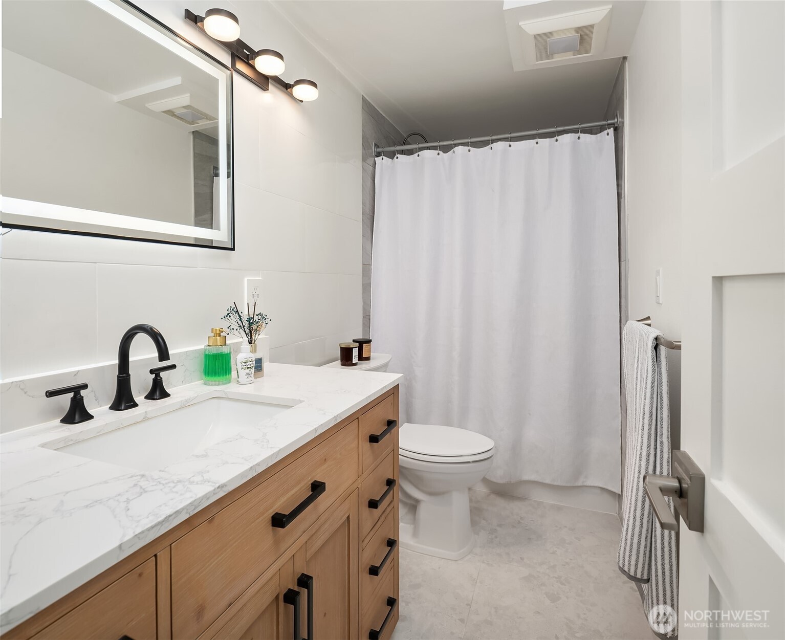 3514 Southwest 112th Street Seattle, WA 98146 - Photo 14 of 25