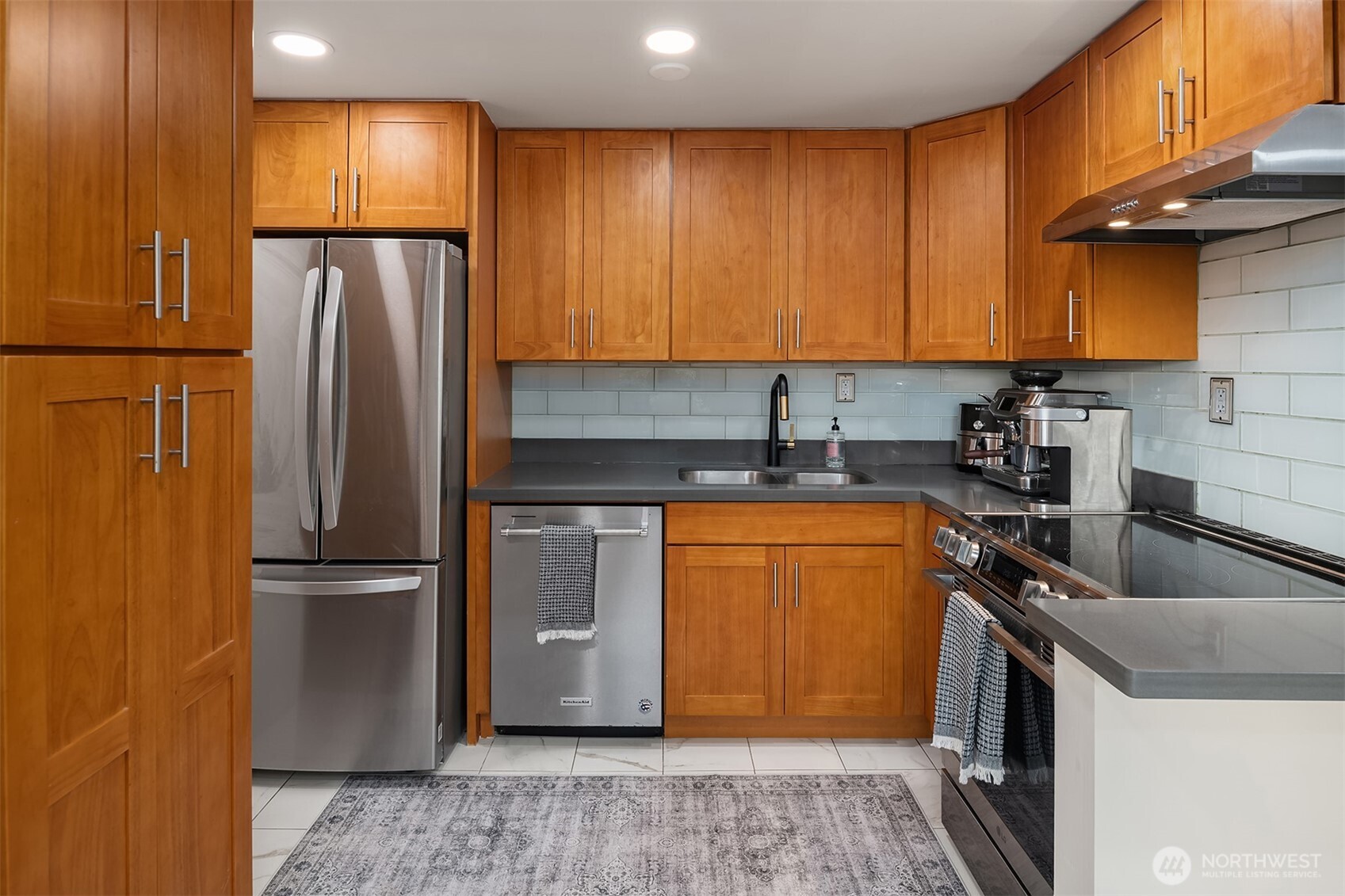 3514 Southwest 112th Street Seattle, WA 98146 - Photo 8 of 25