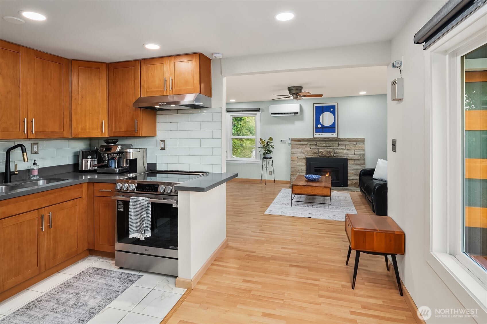 3514 Southwest 112th Street Seattle, WA 98146 - Photo 9 of 25