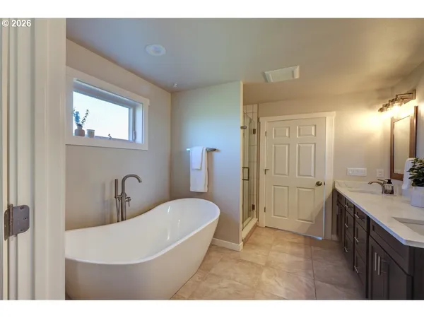 $750,000 | 35692 Bella Rdg Loop, Astoria, OR 97103