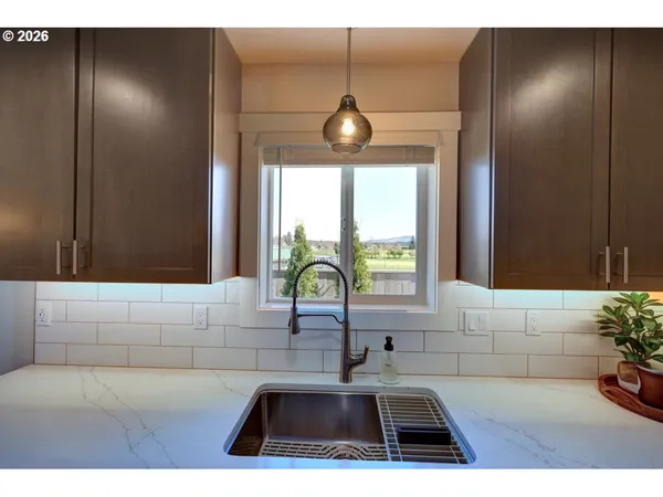 $750,000 | 35692 Bella Rdg Loop, Astoria, OR 97103