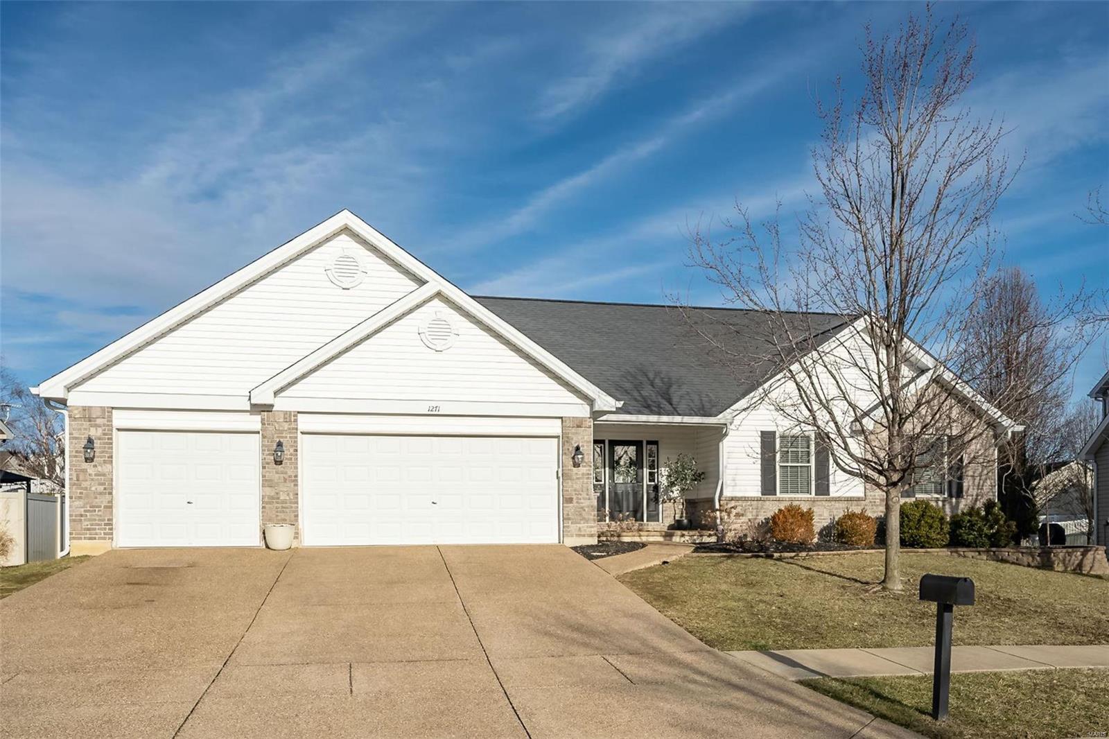 1271 Twinleaf Circle St. Peters, MO 63376 - Photo 2 of 44