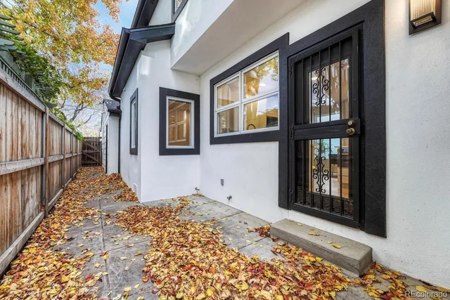 a view of a backyard with sitting area