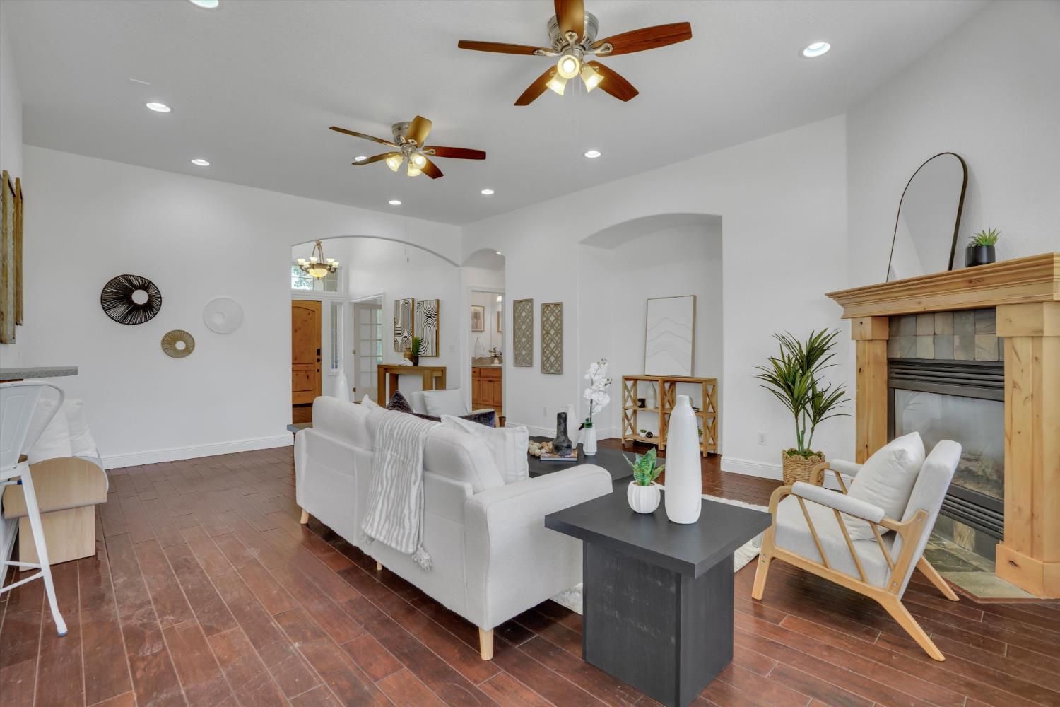 565 Springcreek Place Manteca, CA 95337 - Photo 8 of 35