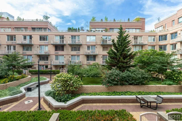 $3,400 | 393 West 49th Street, Unit 3OO | Hell's Kitchen