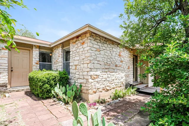 $1,375 | 9903 Hundred Oaks Circle, Austin, TX 78750
